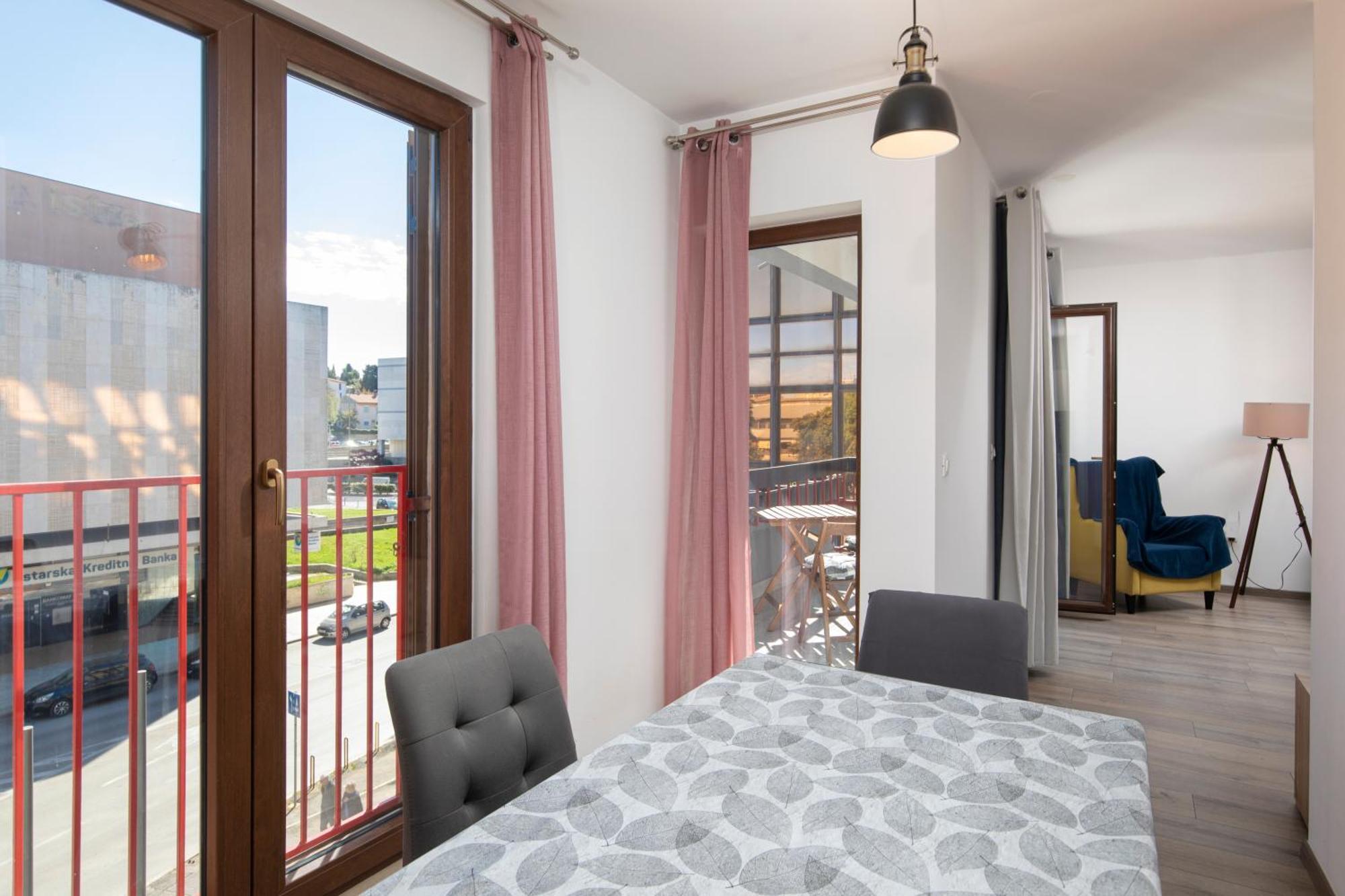 City Market Apartments พูลา ภายนอก รูปภาพ